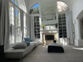 Large 6 bedroom house with jacuzzi