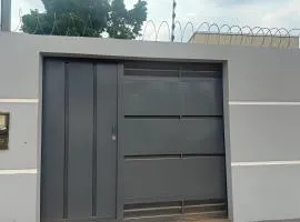 Casa completa com 2 quartos no Bairro Alvorada