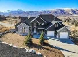 The Ledges Ski Getaway Hot Tub & Theater Room