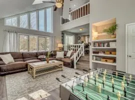 Cabin in Lakeside Community! Poconos Getaway