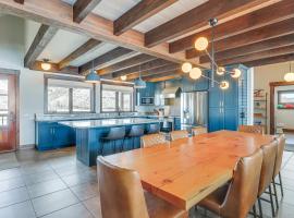 Fish, Hike & Ski: Mtn-View Gunnison Home w/ Sauna, hótel í Gunnison