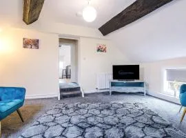 Spacious 2BR in Wem, Sleeps 4, Wi-Fi, Prime Spot