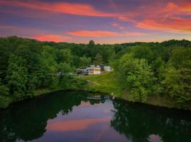 Lakefront Retreat - Lake Access, BBQ & Fire Pit, hotel a Salisbury