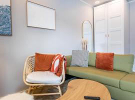 Coastal Guest House، فندق في راوما