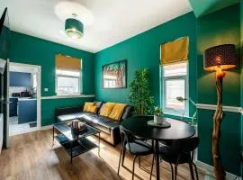 Stylish cosy great value easy access stay