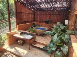 Bushbaby Cottage with Tickle Tub in Hartbeespoort