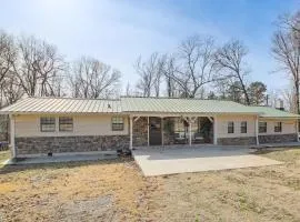 Benton Getaway on 1 and Acres with Easy Freeway Access