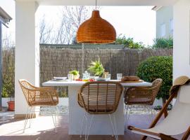 Chalet Centro Encuestre MET OLIVA NOVA: Oliva'da bir otel