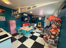 Suite Rétro Chic avec Spa en Terrasse