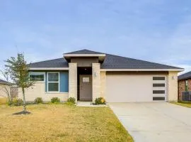 Resort Perks and Private Hot Tub Brookshire Retreat