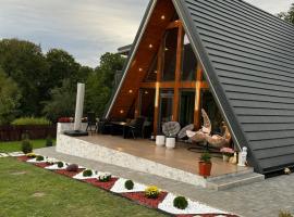 Căsuța lui Filip, hotel v mestu Teşila