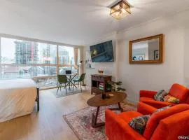 Beautiful Downtown Studio with Parking