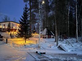 Semi-detached cottage by the lake، فندق في يوفاسكولا