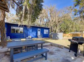 Bass Fishing Haven! Waterfront Hawthorne Home, готель у місті Hawthorne