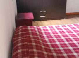 Hospedaje Casa Roble, hotel u gradu Ibage