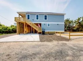 Coastal Paradise: Dog-friendly, hot tub, shared pool