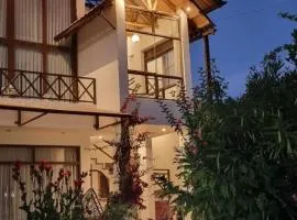 Florez de la Villa Apartments