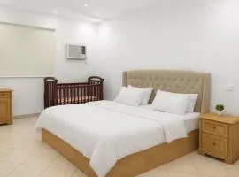 شقةكبيرة 4 غرف نوم وصالة بلكونه Large apartment with 4 bedrooms, a living room and a balcony