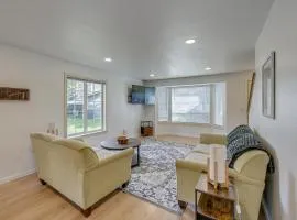 Dog-Friendly Townhome Near Stillaguamish River!