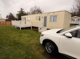 Hoopers Hideaway Caravan Rental SetonSands 2, hotel in Port Seton
