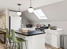 Upper Apt 5 Min to Holiday Valley 2 King Beds, Hotel in Great Valley