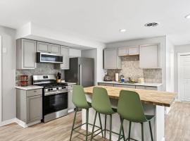 Ground Apt 5 Min to Holiday Valley King bed & Bunk, Hotel in Great Valley