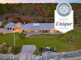 Bay Estate Luxe Waterfront Home w Private Pier MainGuest House Bay Views, hotel en Ridge