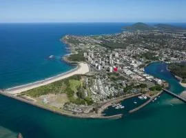 Crystal Waters 7 Ocean Corridor Views, Restaurants, Town Centre