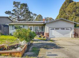 Stay Near San Pablo Bay! Home w/ Deck, Yard & View, Hotel in El Sobrante