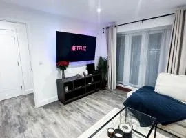 Rochester Gem, Balcony, FREE Parking and 2 mins walk to Station