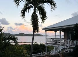 BLUE PEARL VILLA in St John USVI - breathtaking ocean views, private pool, backup power, air conditioning, хотел в Coral Bay