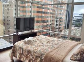 Penthouse lujo, Parque La Carolina, Piscina, parqueo 3 habitaciones, hotel a Quito