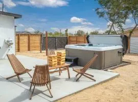 Casa Blanca Modern Home with Hot Tub, Walkable to town