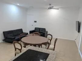 Private 2-Bedroom Flat in Oxenford - Quiet, Comfortable & Close to Theme Parks