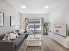 Free housekeeping visits during your stay - StayShort - Modern 1BR Stay at Elite Tower Dubai Marina