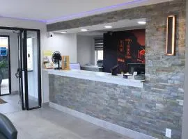 Econo Lodge Inn & Suites Southeast