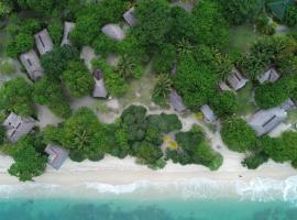 Trikora Beach Club and Resort: Telukbakau şehrinde bir otel