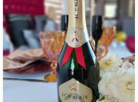 The Beautiful Thatch Guesthouse, hotel di Vanderbijlpark