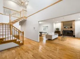 Cozy & Modern Room near Langara & Downtown