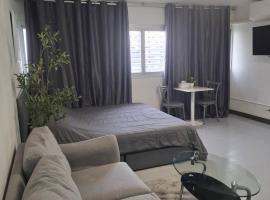 Popular Muang Thong Condo, Building T9, Floor 8, Room 20, hotel in Ban Bang Phang