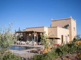 Luxury VILLA - Pool-view Atlas-Ourika-Golfs, Hotel in Akkara