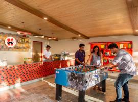 Moustache Hostel Nainital, хотел в Нейнитал