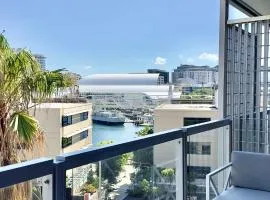 Modern 1BR Barangaroo Apartment with Waterfront Balcony Views & Private Parking