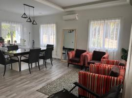 KEBUNPURI - STUDIO HOUSE 2rooms 1 btrooms HOMESTAY KEBUN KOMPAK MERLIMAU PASIR – hotel w mieście Merlimau