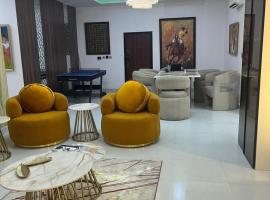 Ikoyi 4bed Penthouse Seaview Gallery with attendants, hotel en Lagos