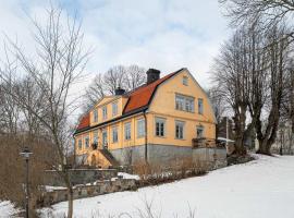 300 Year Old Mansion Villa in Solna Mall of Scandinavia, hotel i Solna
