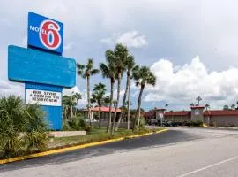 Motel 6-Spring Hill, FL - Weeki Wachee