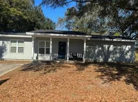 Little Blue Cottage by the Bay!!