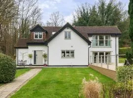 Luxury Countryside Retreat with Pool Surrey Hills Escape - Pass the Keys