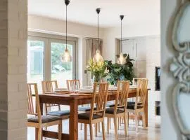 Luxury Countryside Retreat with Pool Surrey Hills Escape - Pass the Keys